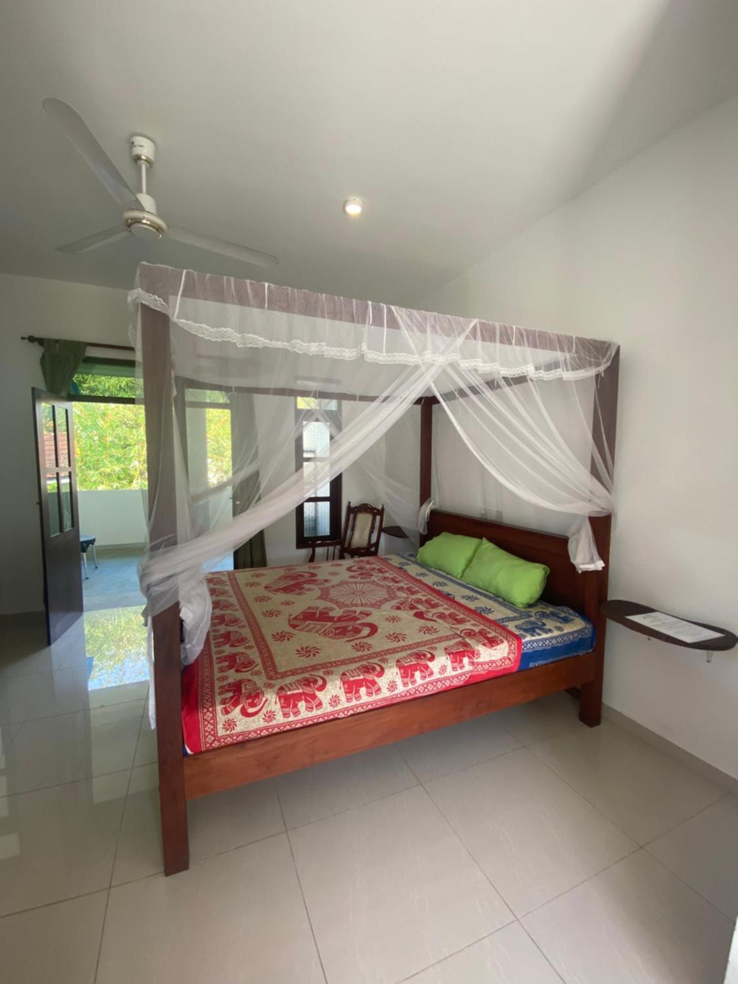 Araliya Suite Inn Хикадува Екстериор снимка