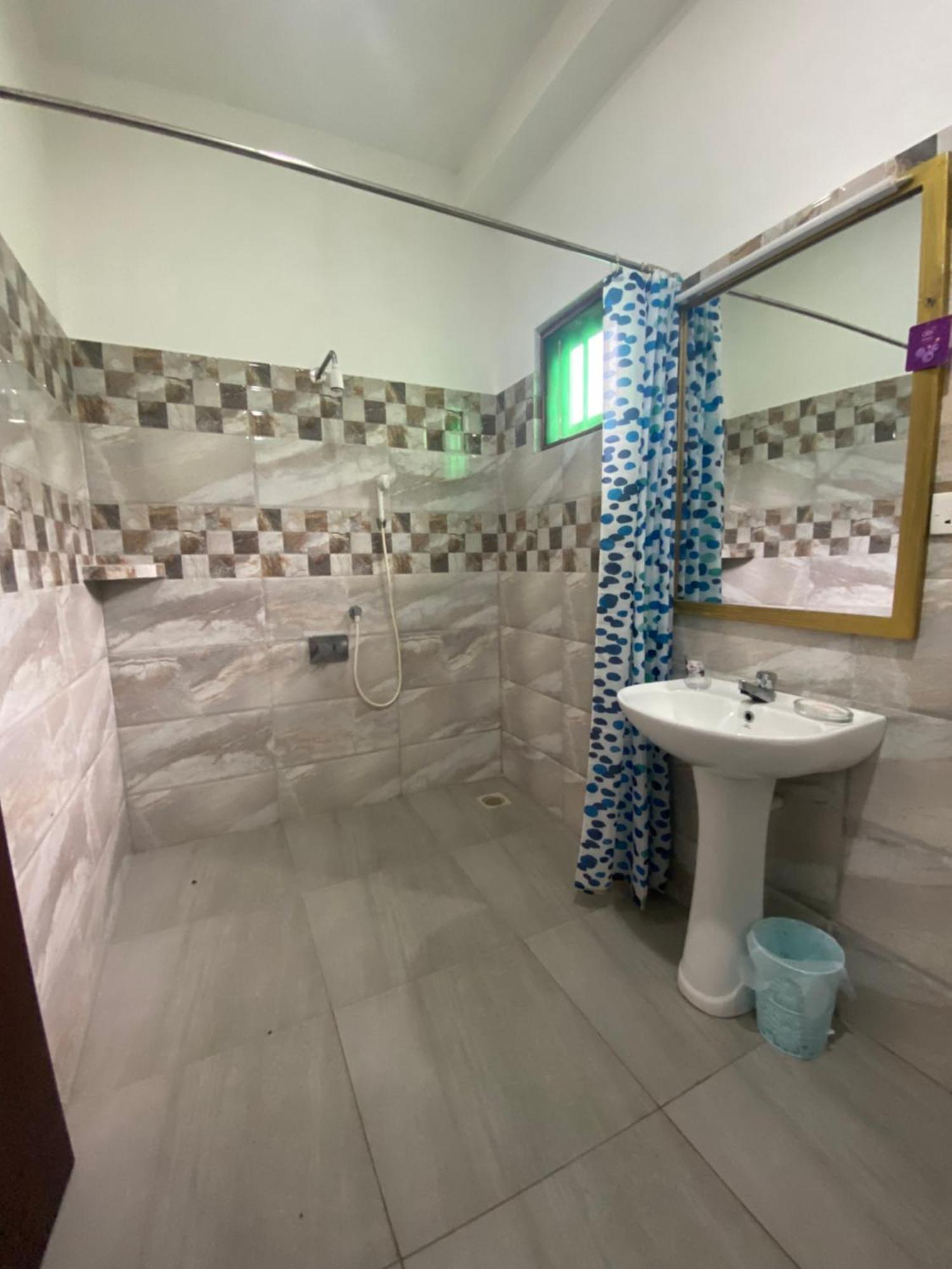 Araliya Suite Inn Хикадува Екстериор снимка