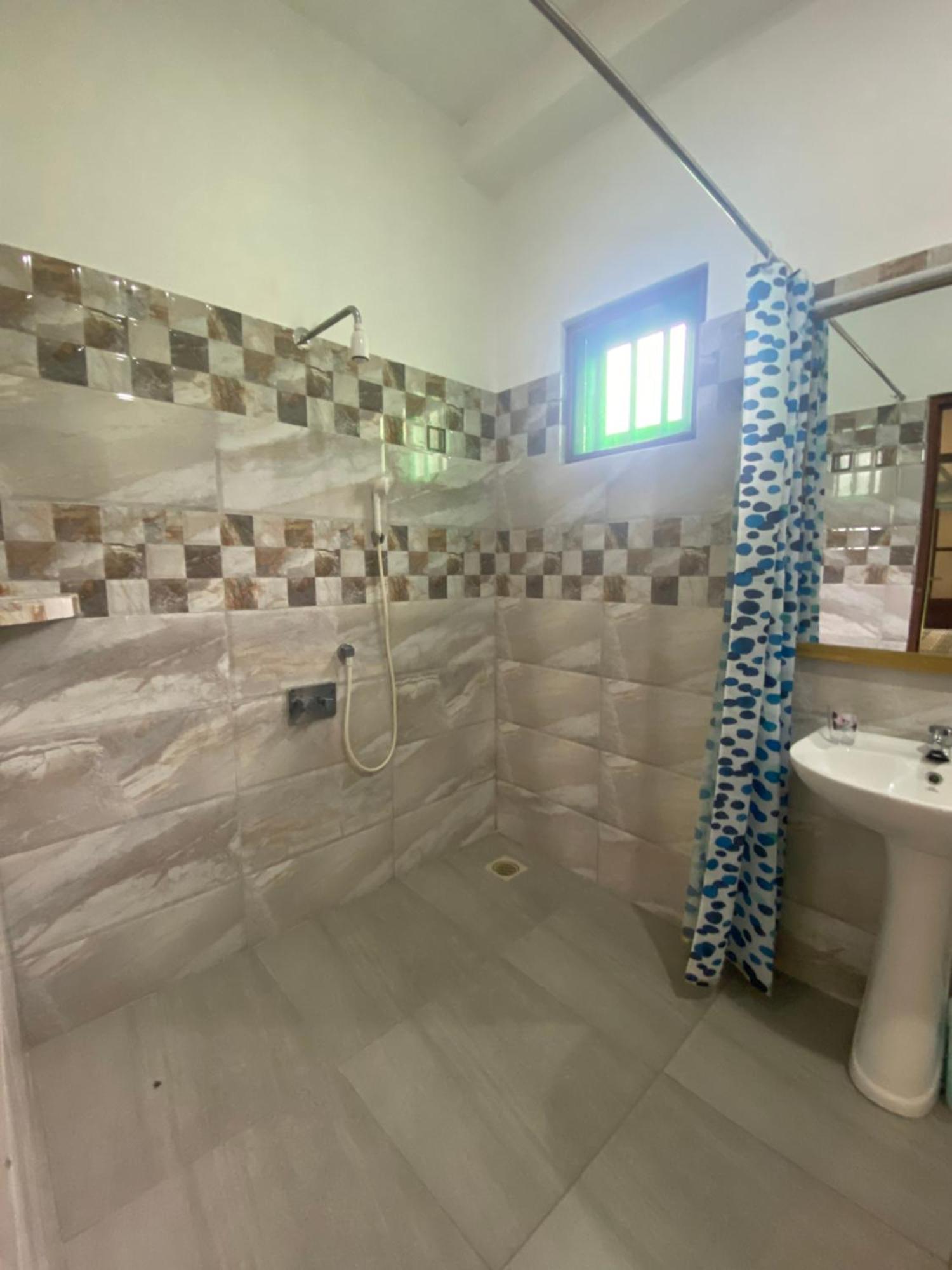 Araliya Suite Inn Хикадува Екстериор снимка