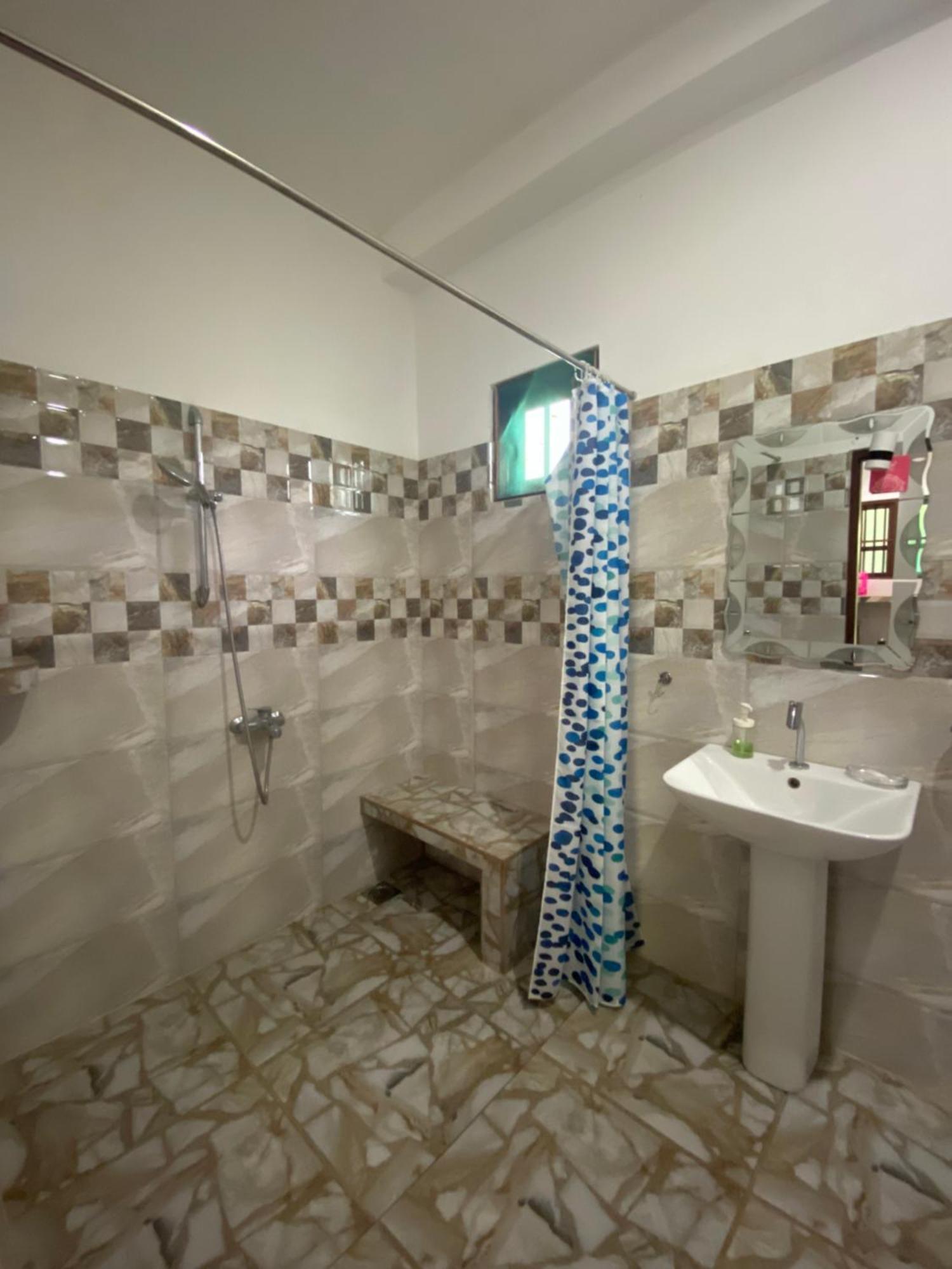 Araliya Suite Inn Хикадува Екстериор снимка