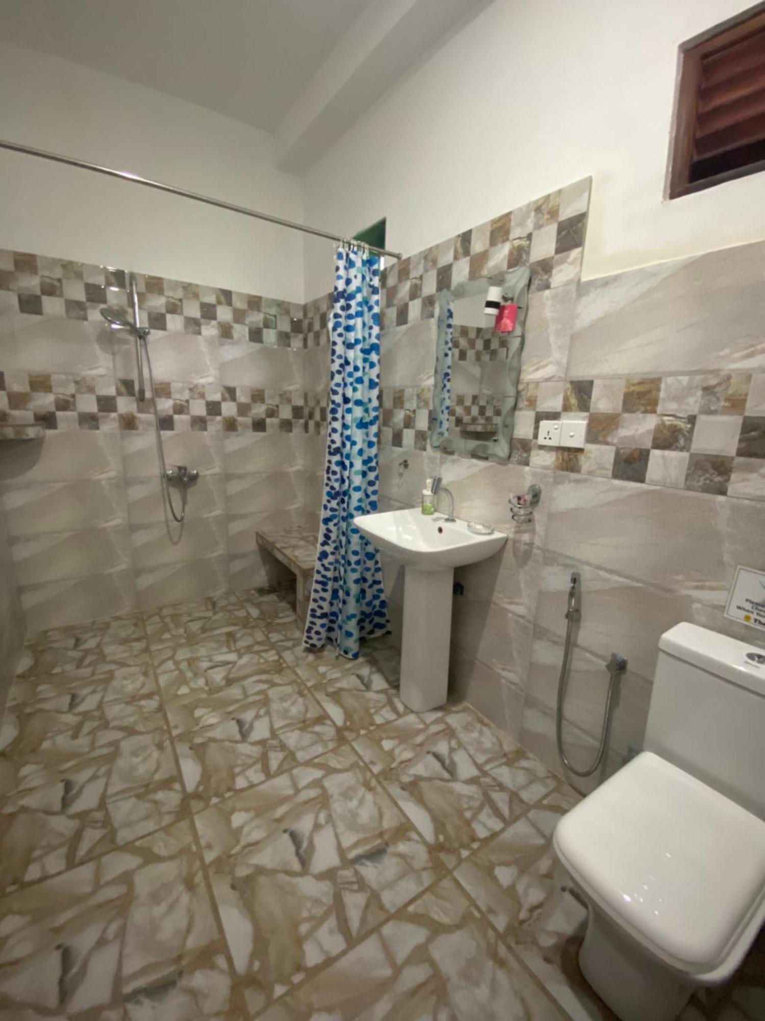 Araliya Suite Inn Хикадува Екстериор снимка