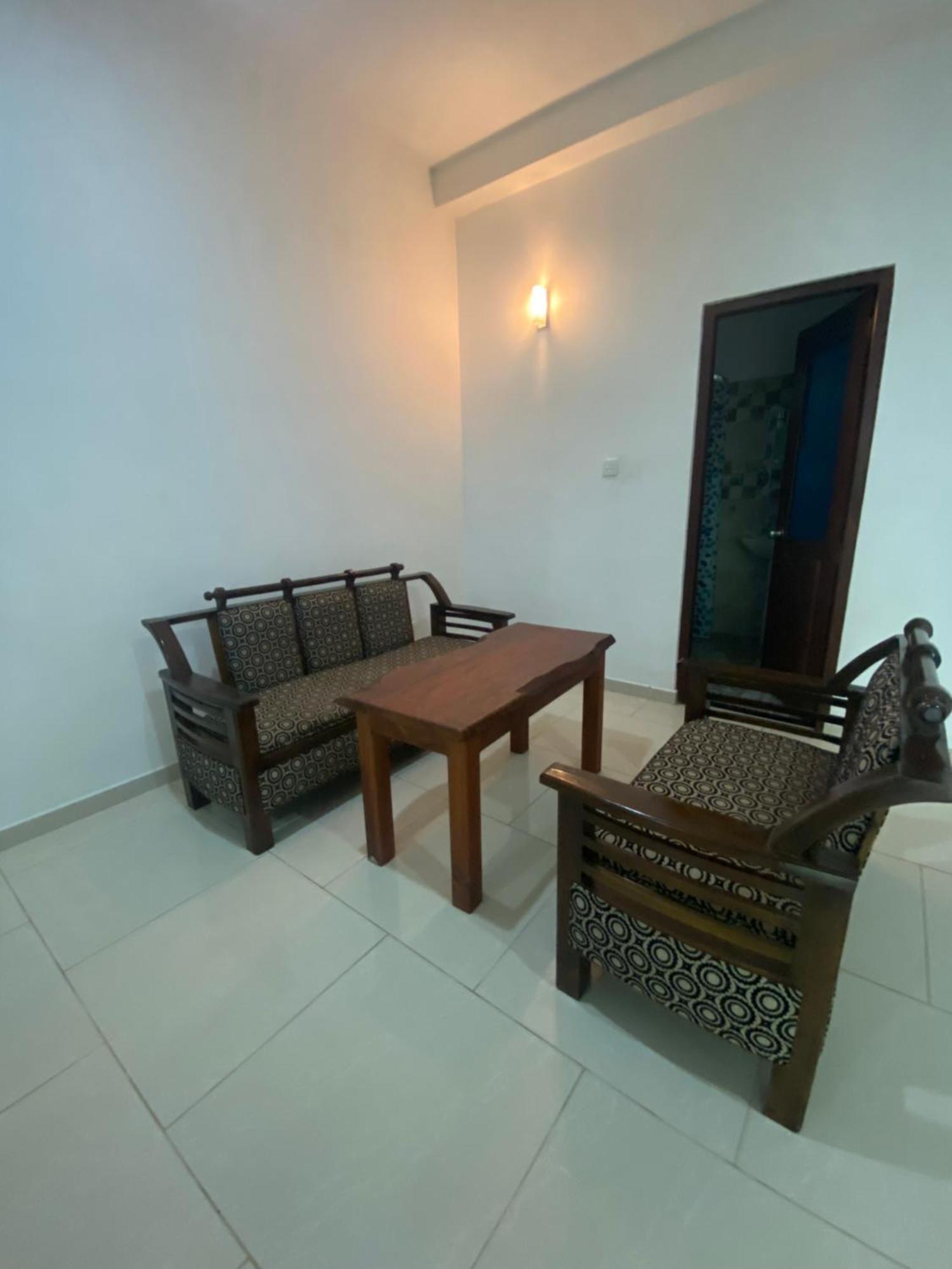 Araliya Suite Inn Хикадува Екстериор снимка