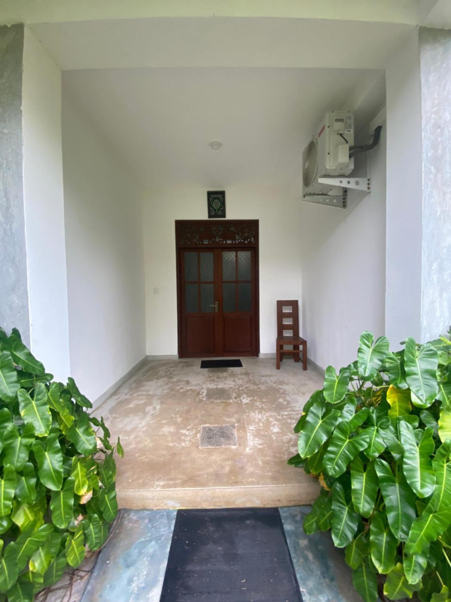 Araliya Suite Inn Хикадува Екстериор снимка